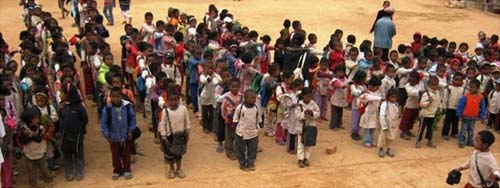 Enfants célébrant l'anniversaire des 15 ans du Centre Akany Aina à Madagascar