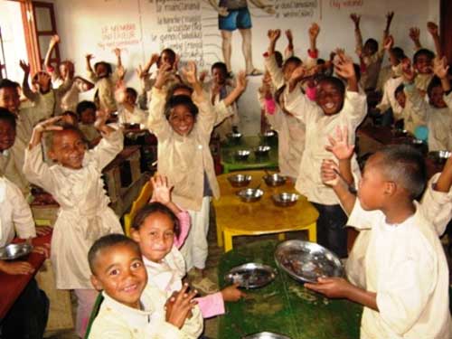 Fête de Noël pour les enfants pauvres du Centre Akany Aina à Madagascar