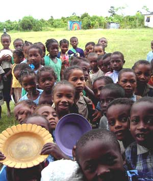 Enfants de l'école d'Ambodirafia à Madagascar