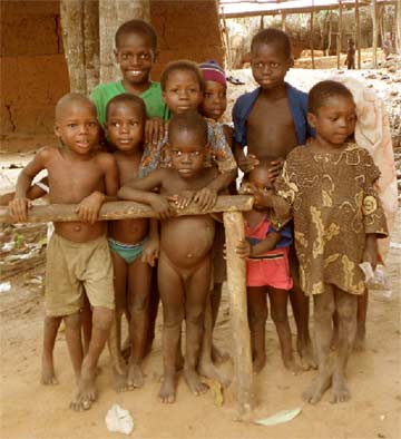 Jeunes orphelins du sida d'Afrique
