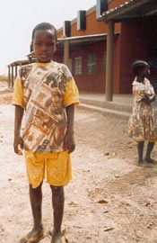 Un écolier de Guiè, Burkina Faso