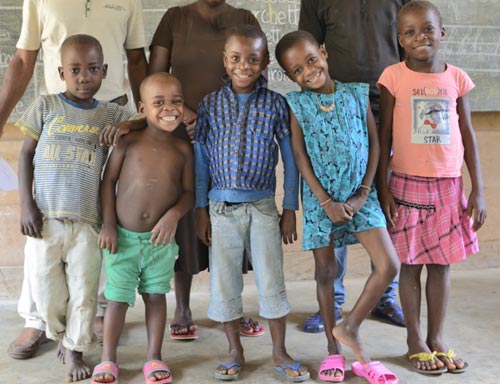 Les enfants Pygmées Bagyeli de Bandévouri promus à l'école primaire