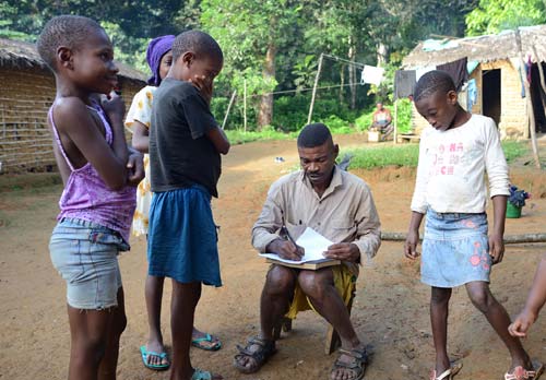 Recensement des enfants Pygmées Bagyeli de la région de Bipindi au Cameroun