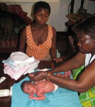 Bébé né au Village d'Enfants Bumi de Karavia en RD du Congo
