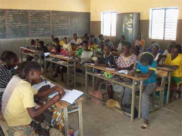 Classe d'école primaire dans la région de Guiè au Burkina Faso