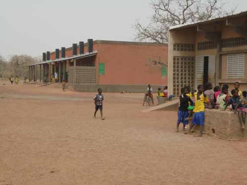 Une classe de l'école primaire Guiè A au Bukina Faso