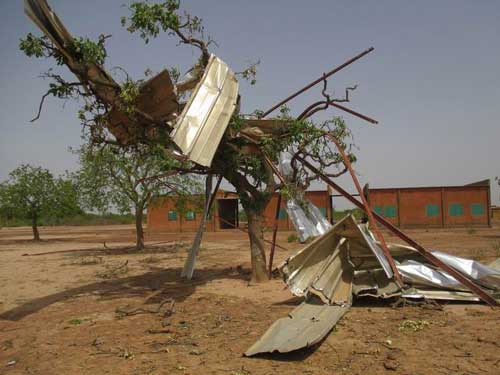 Le toit de l'école de Douré au Bukina Faso arraché par une tempête