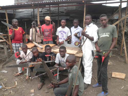 Apprentissage de la menuiserie à Goma, RD Congo