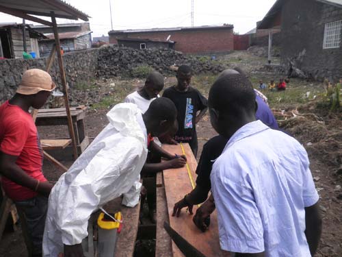 Apprentissage de la menuiserie à Goma, RD Congo