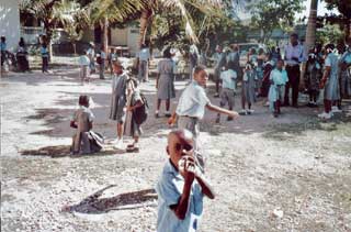 La cour de récréation de l'école annexe de Fourgy en Haïti