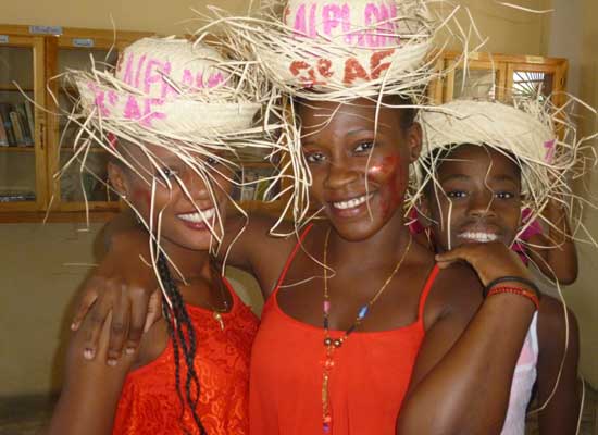 Carnaval des étudiants à l'école St Alphonse, bidonville de Cité Soleil en Haïti