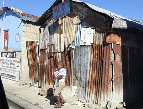 La misère règne dans le bidonville de Cité Soleil en Haïti