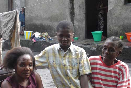 Réunification familiale d'un enfant des rues par le Centre Ndako Ya Biso à Kinshasa