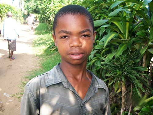 Un enfant des rues qui a réussi son baccalauréat à Kinshasa
