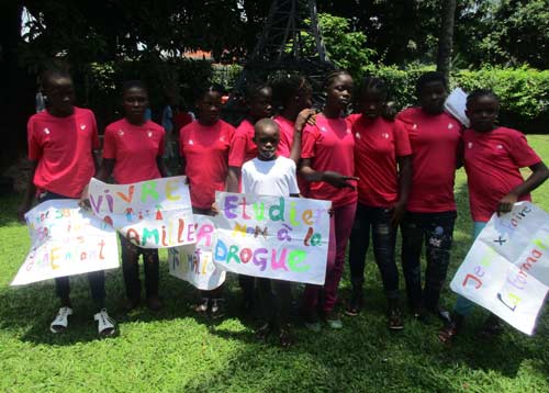 Revendications des enfants des rues du Centre Ndako Ya Biso pour la Journée Internationale des Droits de l'Enfant à Kinshasa