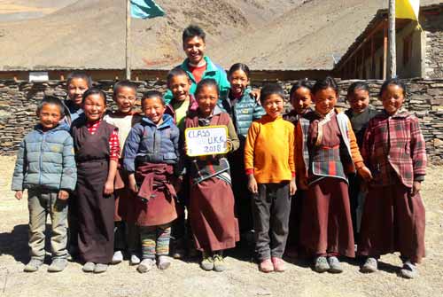 Enfants du Tibet, élèves de la classe LKG de l'école de Ting Kyu au Népal