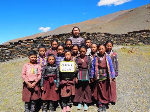 Enfants du Tibet, élèves de la classe 1 de l'école de Ting Kyu au Népal