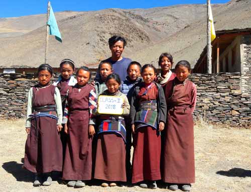 Enfants du Tibet, élèves de la classe 2 de l'école de Ting Kyu au Népal