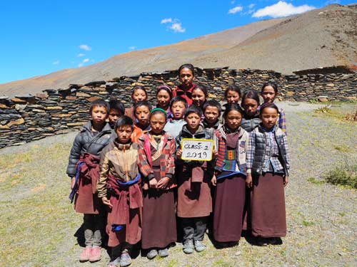 Enfants du Tibet, élèves de la classe 2 de l'école de Ting Kyu au Népal