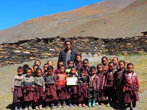Enfants du Tibet, élèves de la nursery de l'école de Ting Kyu au Népal promotion 2012
