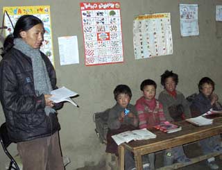 Ecole de Ting Kyu au Népal, classe d'anglais