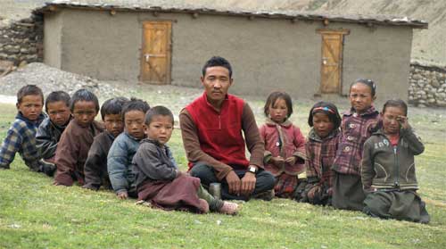 Ecoliers tibétains de Ting Kyu au Népal