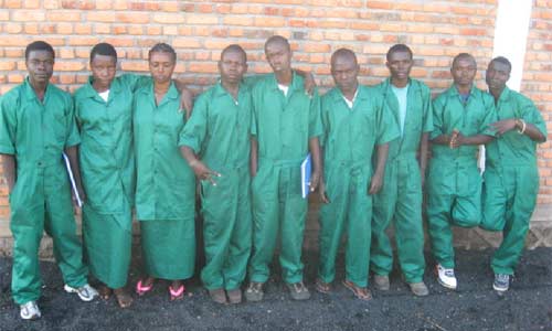Ex enfants des rues en formation professionnelle au Rwanda width=