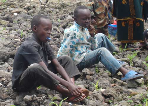 Enfants des rues de Gisenyi au Rwanda
