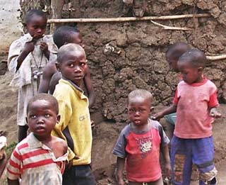 Fratrie de jeunes orphelins du sida au Rwanda