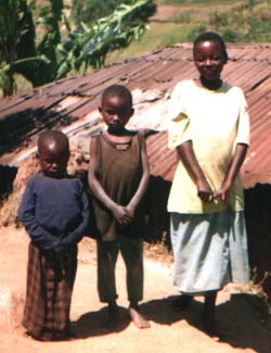 Fratrie de jeunes orphelins du sida au Rwanda