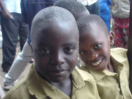 Ecoliers orphelins du sida au Rwanda