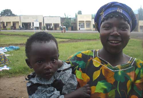 Jeune maman de Gisenyi soutenue et scolarisée durant son enfance par le Point d'Ecoute au Rwanda