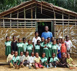 Classe ORA du campement Pygmée de Bandevouri au Cameroun