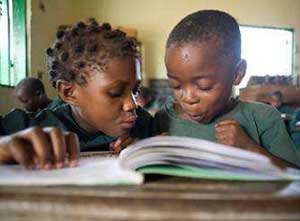 Apprentissage de la lecture pour les enfants Pygmées au Cameroun