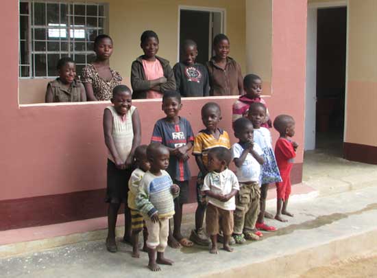 Orphelins accueillis au Village d'Enfants Bumi de Karavia, RD du Congo