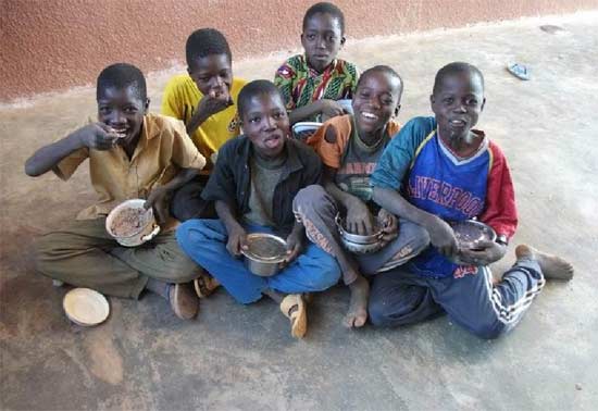 Cantine scolaire de l'école primaire de Kouila au Burkina Faso
