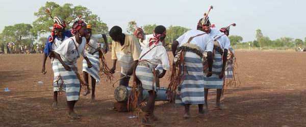 Danse traditionnelle avec les élèves de l’école de Samissi