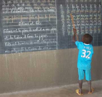 Apprendre à lire et écrire à l'école primaire au Burkina Faso
