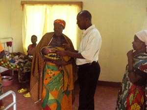 Jeune maman, maternité de Kirundo
