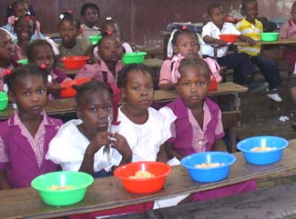 Cantine à l'école de Cité Soleil en Haïti