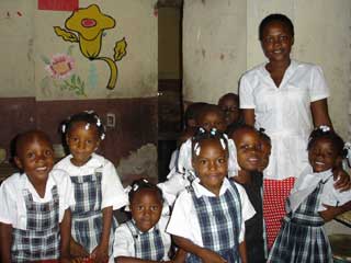 Classe préscolaire de l'école St Alphonse, bidonville de Cité Soleil, Haïti