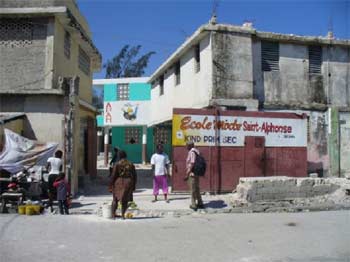 Séisme en Haïti, l'école St Alphonse de Cité Soleil a subi de gros dégâts, plusieurs bâtiments doivent être abattus