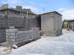 Réhabilitation des infrastructures pour préparer la rentrée scolaire, bidonville de Cité Soleil en Haïti