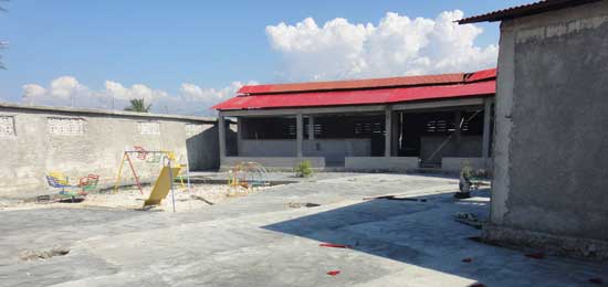 Aménagement de la cour du Préscolaire - Ecole St Alphonse, Cité Soleil, Haïti