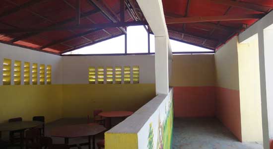 Peinture et finitions de la section Préscolaire - Ecole St Alphonse, Cité Soleil, Haïti