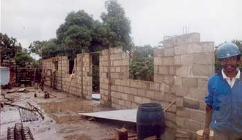 Construction d'un dortoir à l'orphelinat de l'Ile Ste Marie