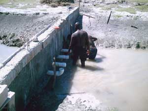 Construction du premier barrage en béton